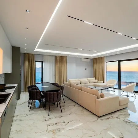 Twin Luxury Penthouses Apartment *