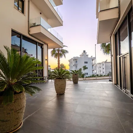 Twin Luxury Penthouses 公寓